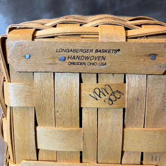 Longaberger 2001 Retired Strawberry Collector Basket - Picture 3 of 3